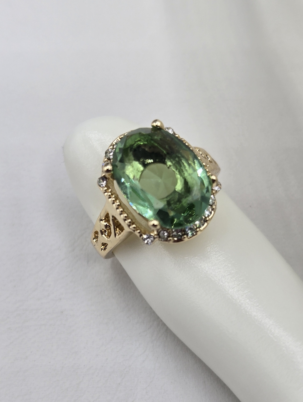 Swarovski Crystal Elements Gold Statement Ring Green Oval Size 6.75 Prom Bridal - Picture 2 of 9